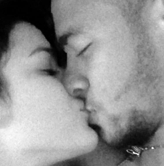 Bruna Marquezine publica foto de beijo em Neymar e se declara: Amor da minha vida!