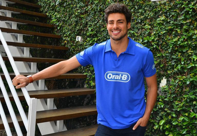 Em meio à rumores de separação, Cauã Reymond participa de evento sem aliança