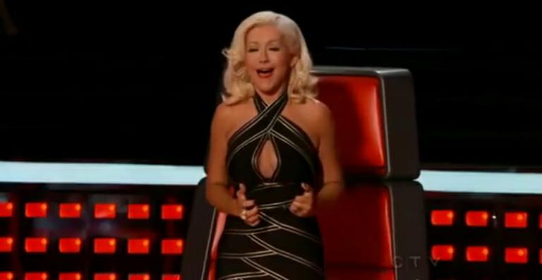 Christina Aguilera se assusta com inseto e dá chilique em programa. Assista ao vídeo!