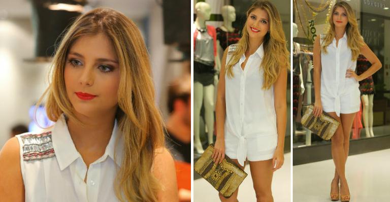 Tammy Di Calafiori mostra como ser casual chic com camisa sem mangas e shorts
