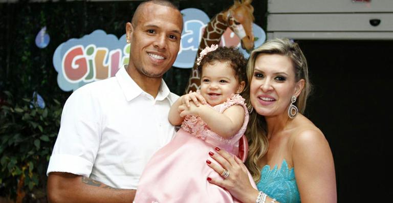 Luís Fabiano comemora o aniversário da filha caçula