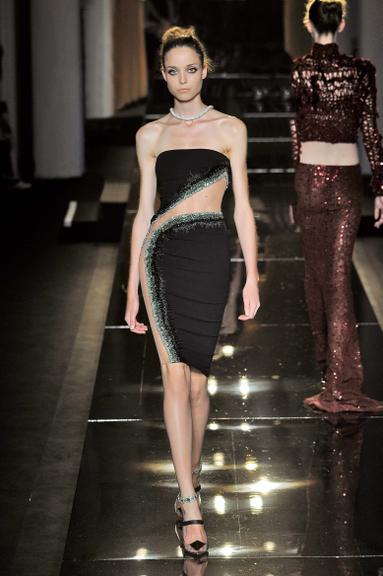 Moda: Interessante jogo de esconde e mostra. – Atelier Versace