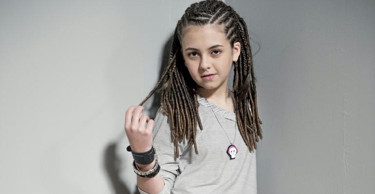 Atriz desde os nove meses, Klara Castanho garante: ‘Não vou surtar como a Miley Cyrus’