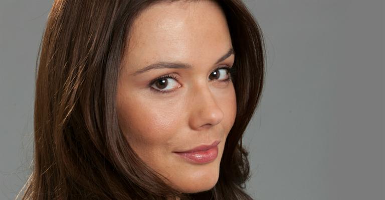 Ex-paquita, Graziella Schmitt estrela novela em Portugal