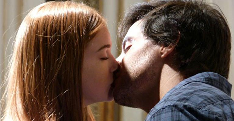 Amor à Vida: Thales beija o espírito de Nicole