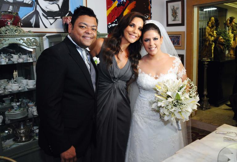 Ivete Sangalo abençoa o amigo Dan Miranda