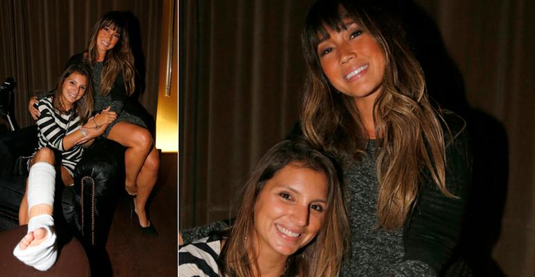 Com pé imobilizado, surfista Maya Gabeira curte festa com Daniele Suzuki
