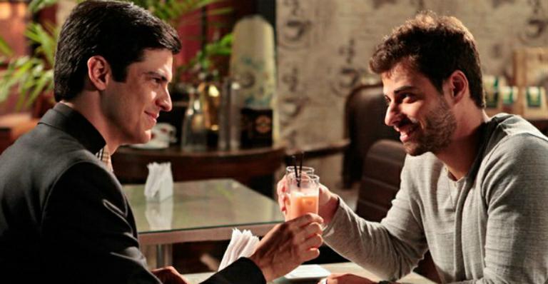 Félix (Mateus Solano) e Anjinho (Lucas Malvacini)