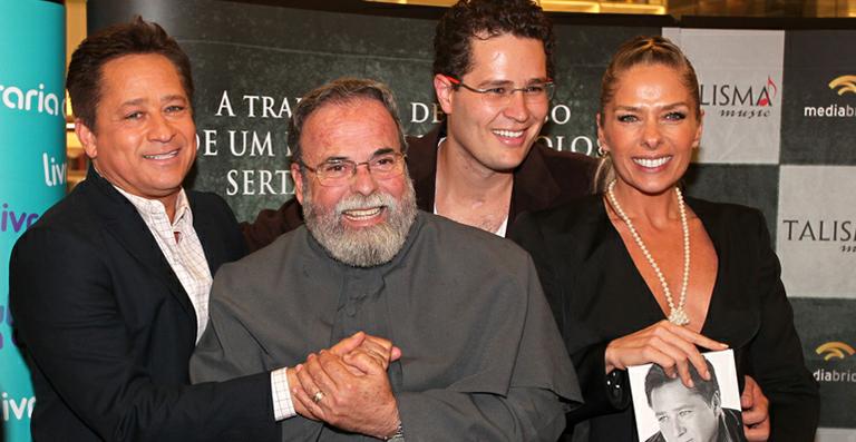Leonardo recebe famosos em lançamento de sua biografia