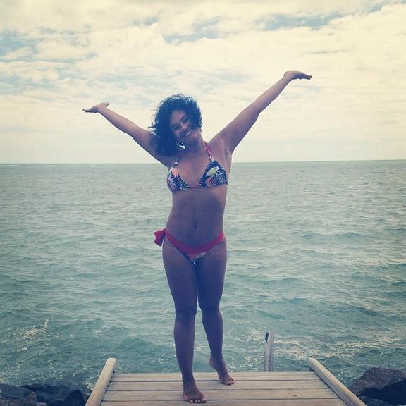 Após perder 42 quilos, Solange Couto posa de biquíni no aniversário do marido