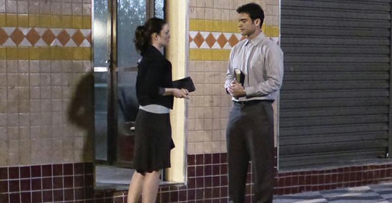 Amor à Vida: Elias se interessa por Gina e pergunta se ela tem namorado