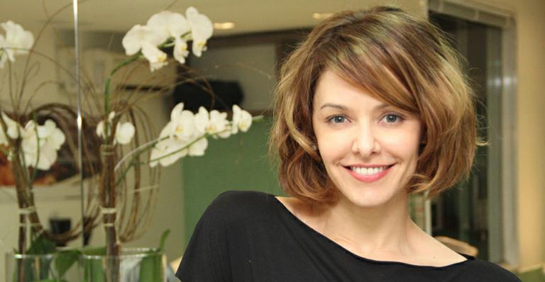 Bianca Rinaldi muda o visual para viver personagem da novela Em Família