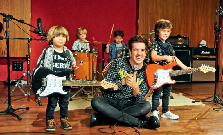 Rogério Flausino e a sua mini banda