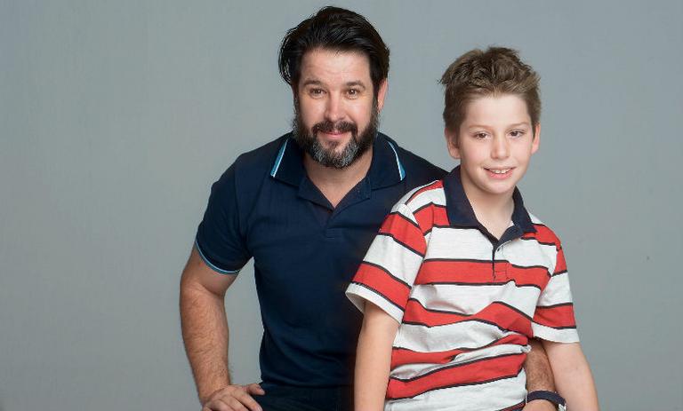 Débora Falabella e Murilo Benício participam de sessão de fotos com os filhos
