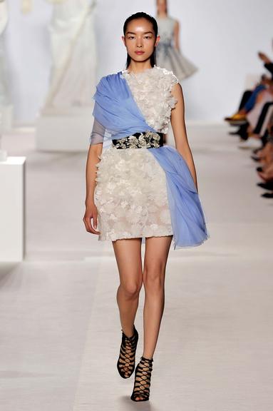 Moda: Se tudo são flores, então tudo é festa! – Gimbattista Valli