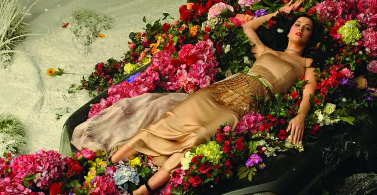 Katy Perry lança preview do clipe ‘Unconditionally’