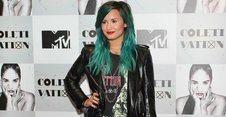 Demi Lovato diz estar apoiando Kevin, Joe e Nick Jonas após fim da banda