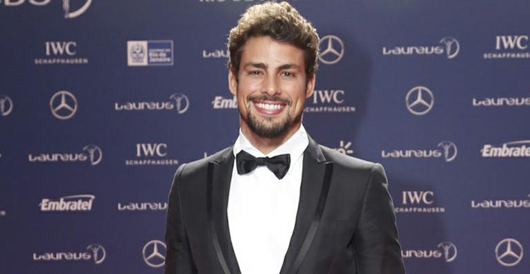 Cauã Reymond vai apresentar um dos prêmios do Emmy Internacional em Nova York