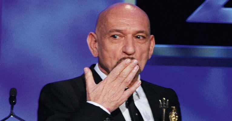 Sir Ben Kingsley recebe prêmio por contribuição à indústria do entretenimento
