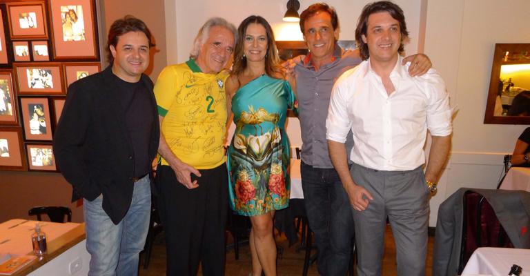 O maestro João Carlos Martins comemora sucesso de sua regência e recebe elogios em SP