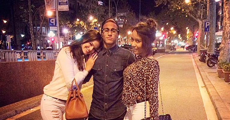Bruna Marquezine visita Neymar em Barcelona depois de desfilar no Fashion Rio