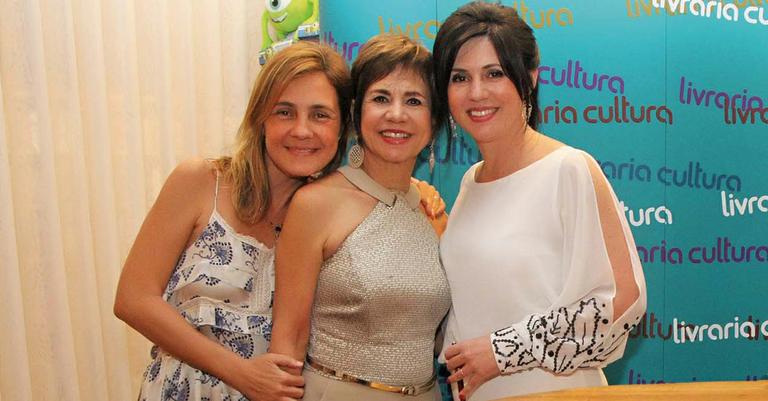 Adriana Esteves prestigia o lançamento do livro de sua irmã