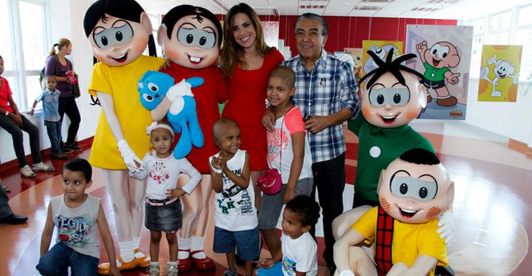A cantora Wanessa e o cartunista Mauricio de Sousa visitam crianças com câncer