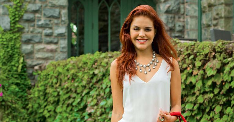Paloma Bernardi curte férias no Castelo de Caras