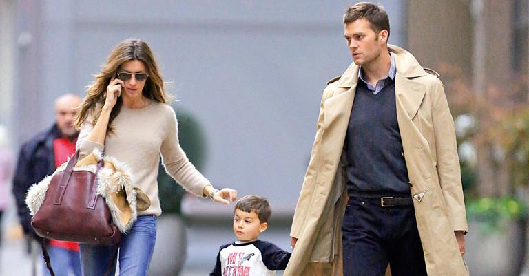 Gisele Bündchen anda apressada pelas ruas de NY