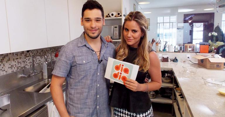 Bruno Fagundes em dia de chef de cozinha com Marina Mantega