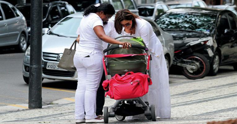 Guilhermina Guinle passeia com Mina pelo Leblon