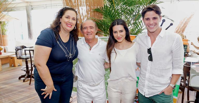 Lilian, Renato Aragão, Cleo Pires e Rômulo Neto participam de almoço beneficente