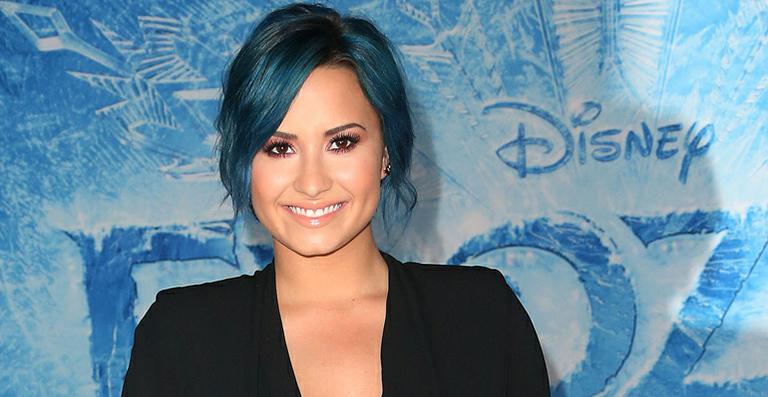 Livro de Demi Lovato estreia no topo da lista do New York Times