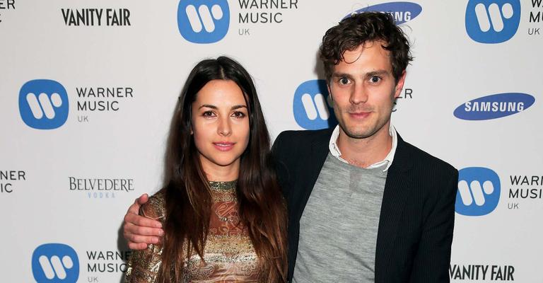 Jamie Dornan e Amelia Warner vão a festa da Brit Awards em Londres