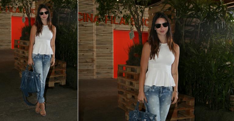 Jeans estampado e peplum: Sthefany Brito em look casual chic