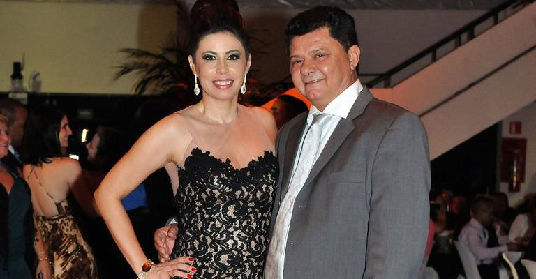 Mara Bastos lidera noite de confraternização de cabeleireiros