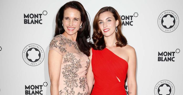 Andie Macdowell brilha ao lado da filha em red carpet em Berlim