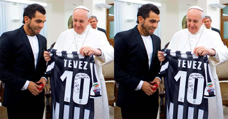 Tevez visita e presenteia o papa Francisco