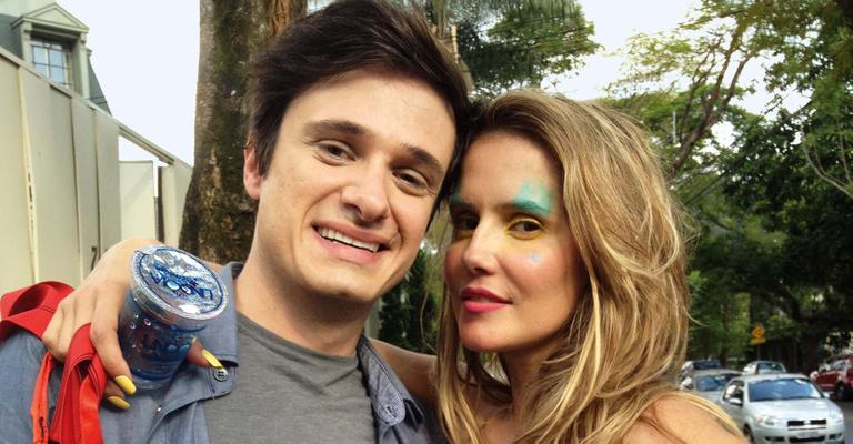 Deborah Secco fica com fios longos e mais loiros para filme
