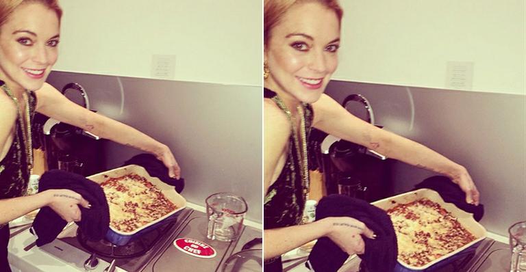 Lindsay Lohan prepara prato para o Dia de Ação de Graças