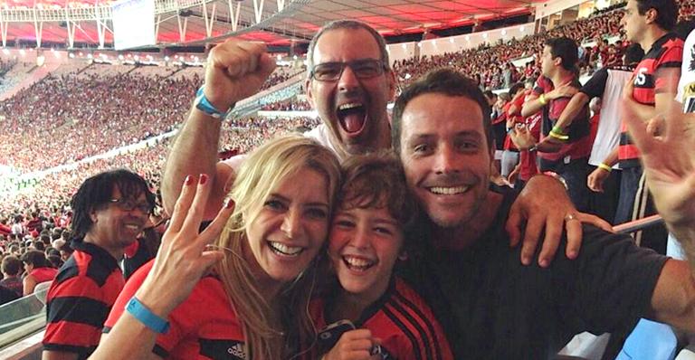 A atriz Christine Fernandes festeja vitória do Flamengo