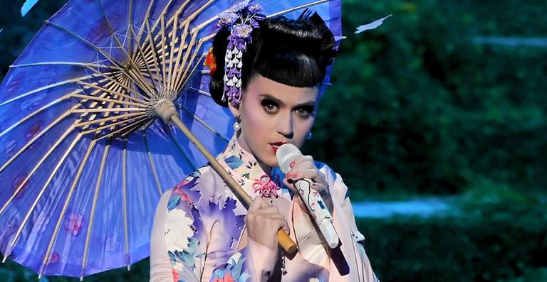 Katy Perry vende casa que comprou com o ex Russell Brand