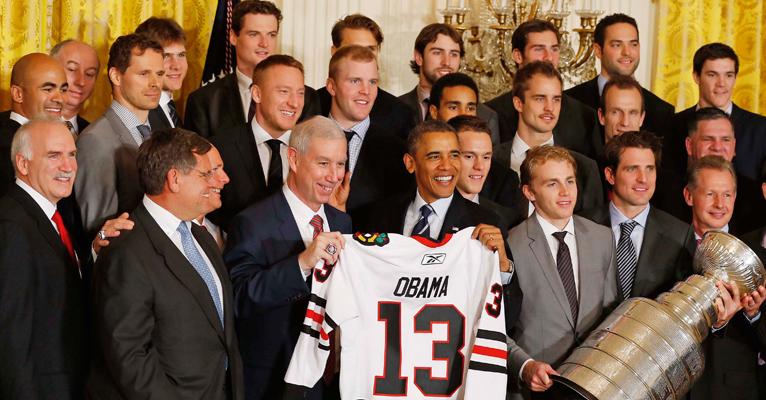 Jogadores festejam vitória com Barack Obama