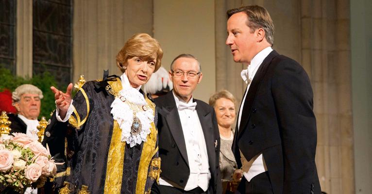 Fiona Woolf, eleita Lord Mayor de Londres, mostra a força das mulheres