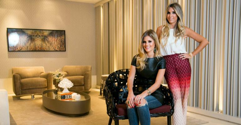 Lala Rudge se dedica à decoração de sua casa com a ajuda de Chris Hamoui