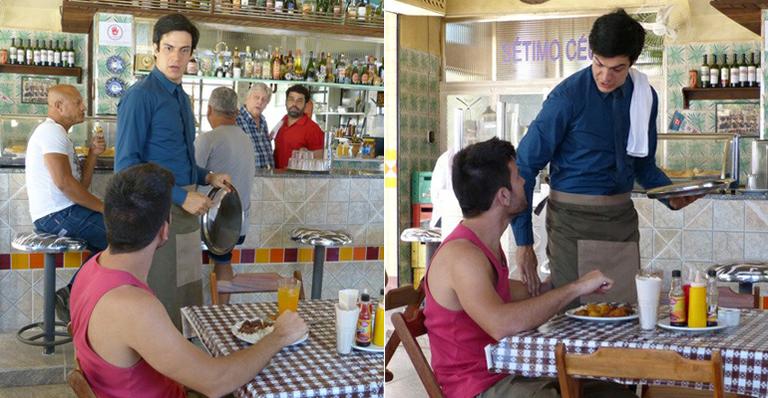 Amor à Vida: Félix vira garçom e fica pasmo ao ser alvo de mão boba de mecânico