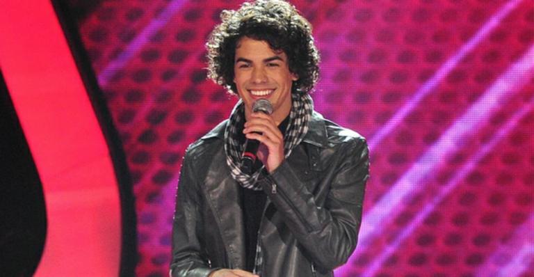 The Voice: Sam Alves canta em português e rebate críticas