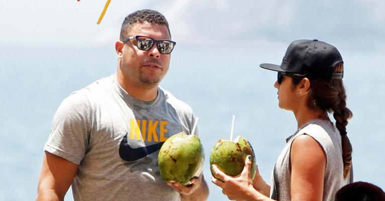 Ronaldo e Paula Morais se curtem na orla do Rio depois de se exercitarem