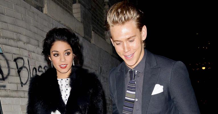 Vanessa Hudgens janta com seu namorado Austin Butler em um restaurante chique em Nova York