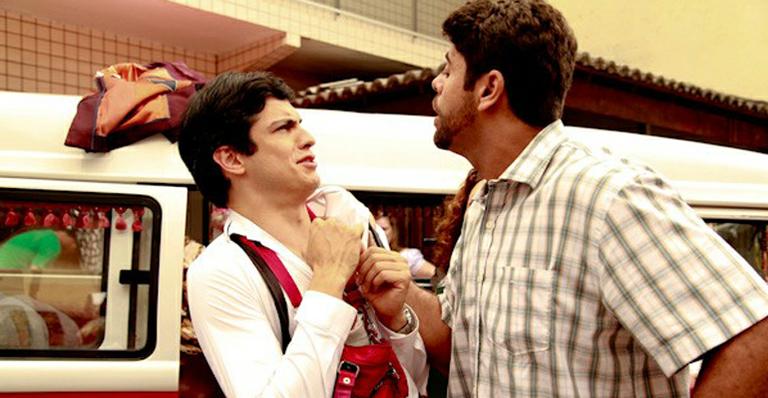 Amor à Vida: Félix quase apanha ao tentar dar golpe em cliente da van de hot dog